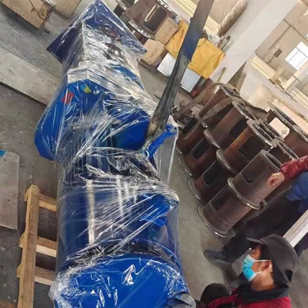 側入式攪（jiǎo）拌器裝車發貨