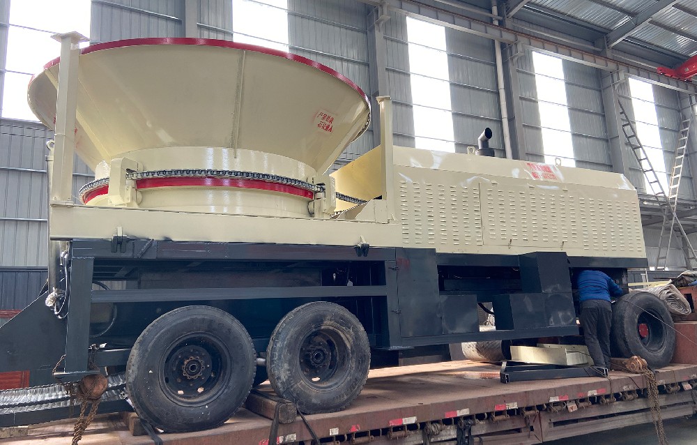 高鴻(hóng)機械(xiè)發往廣西的大型樹根破碎機 高(gāo)鴻機械發往廣西的大型(xíng)樹根破碎機